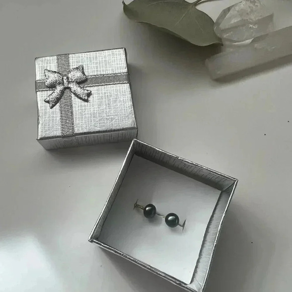 14K gold & Black Tahitian Pearl  Earrings - Picture 9 of 9